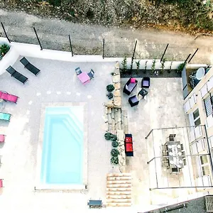 Marie - Provence Côte D'azur Hébergement de vacances Cabasse